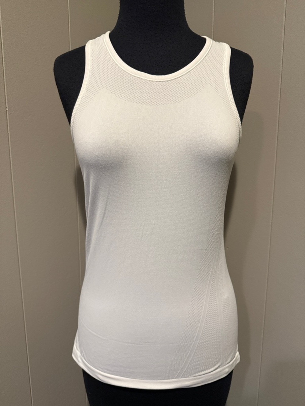 B40 Athleta Girl Large/12 White Seamless Racerback Tank Top Active Sports